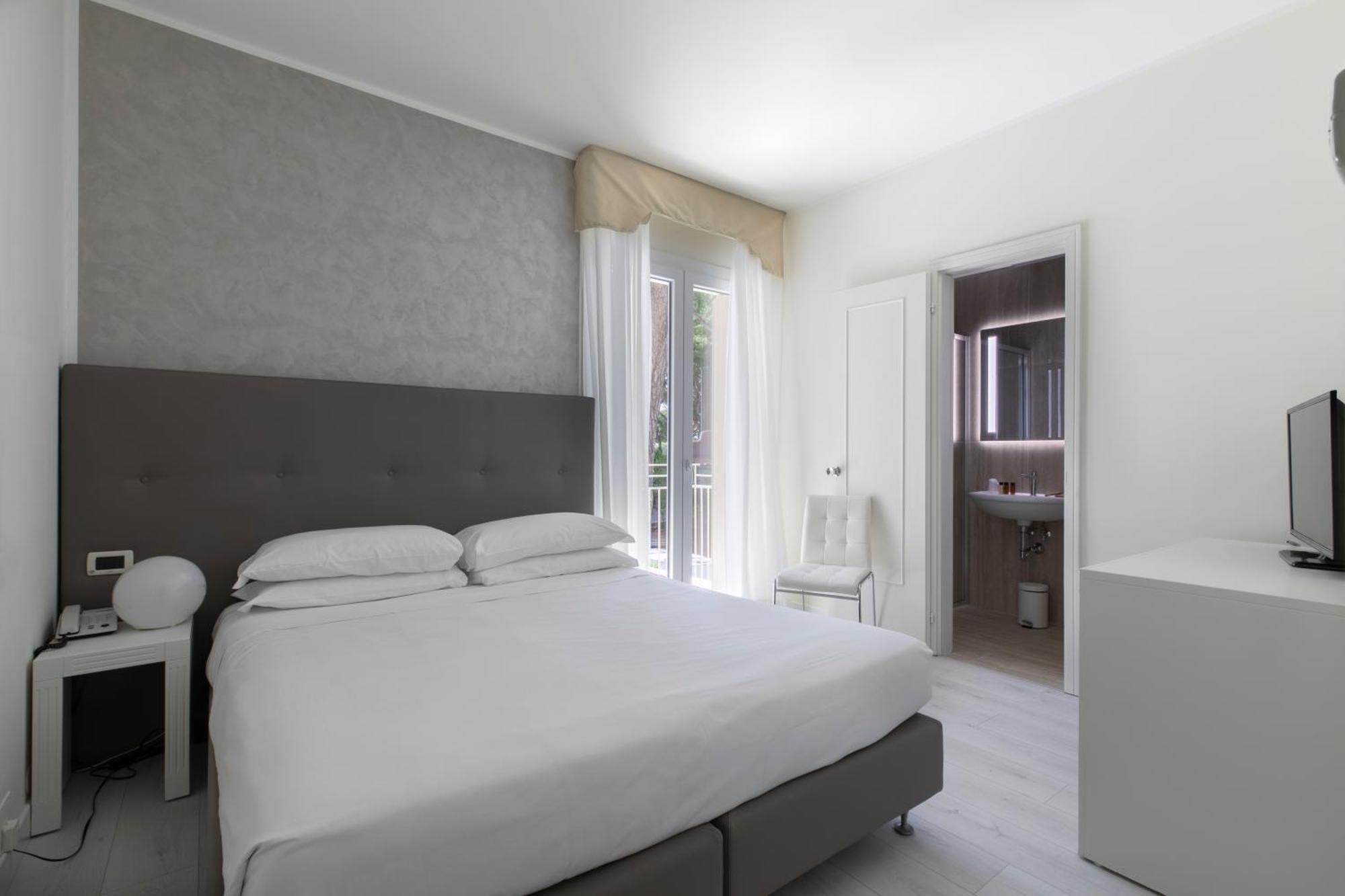 Hotel Gallia & 4*